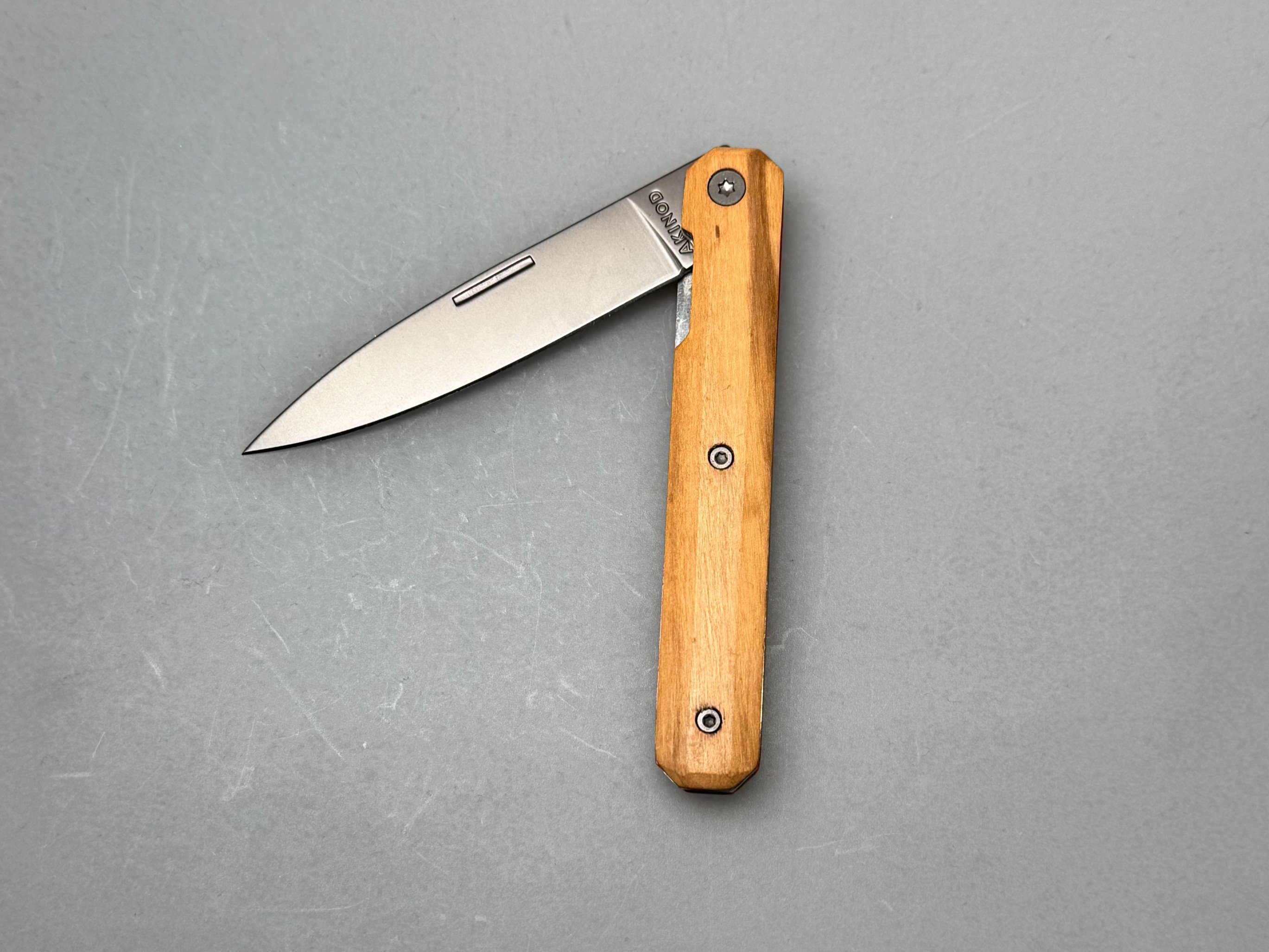 Messer Akindo 18H07, Titan, Olivenholz