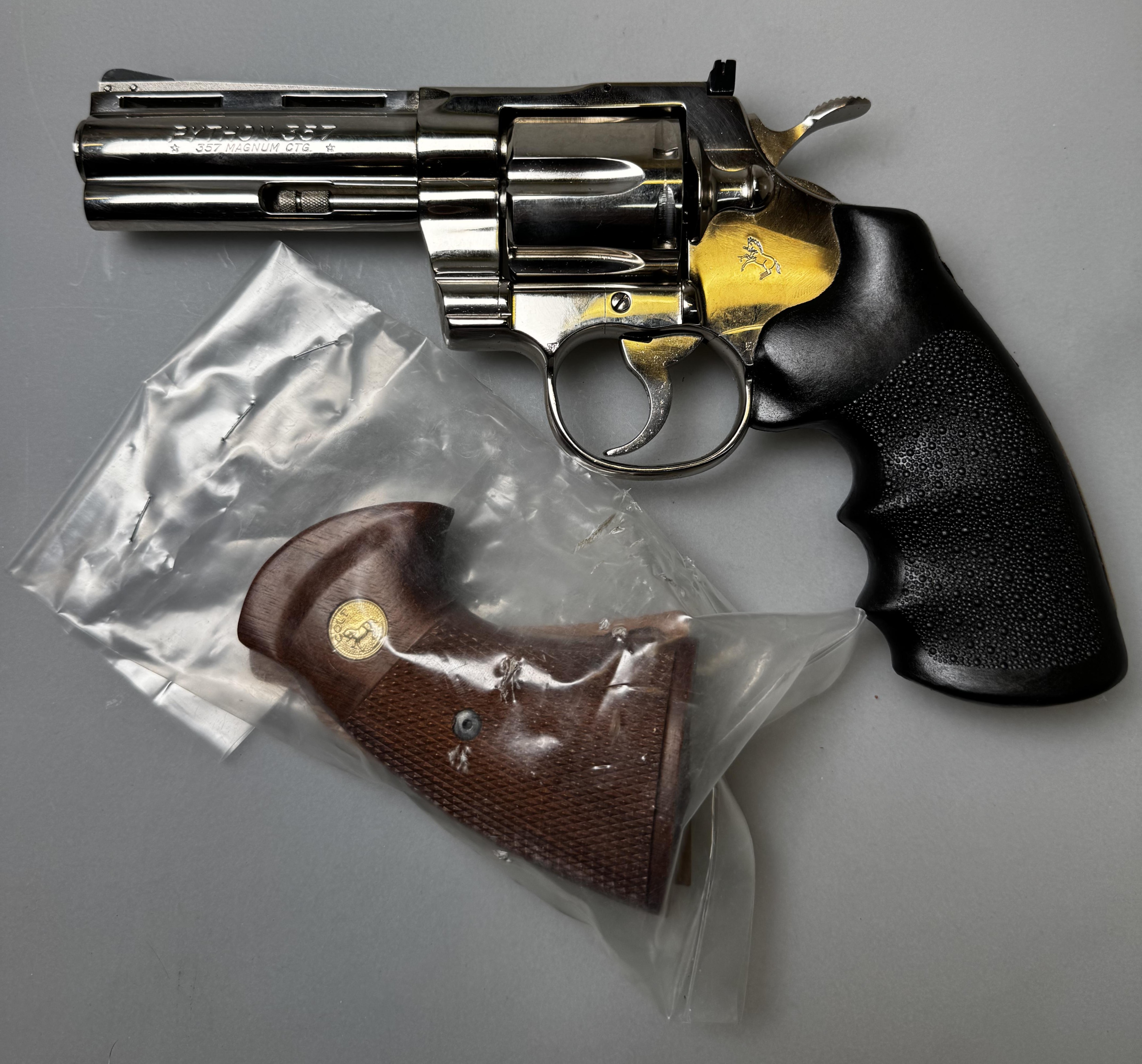 Revolver Colt Python 6" .357 Mag. , Occasion