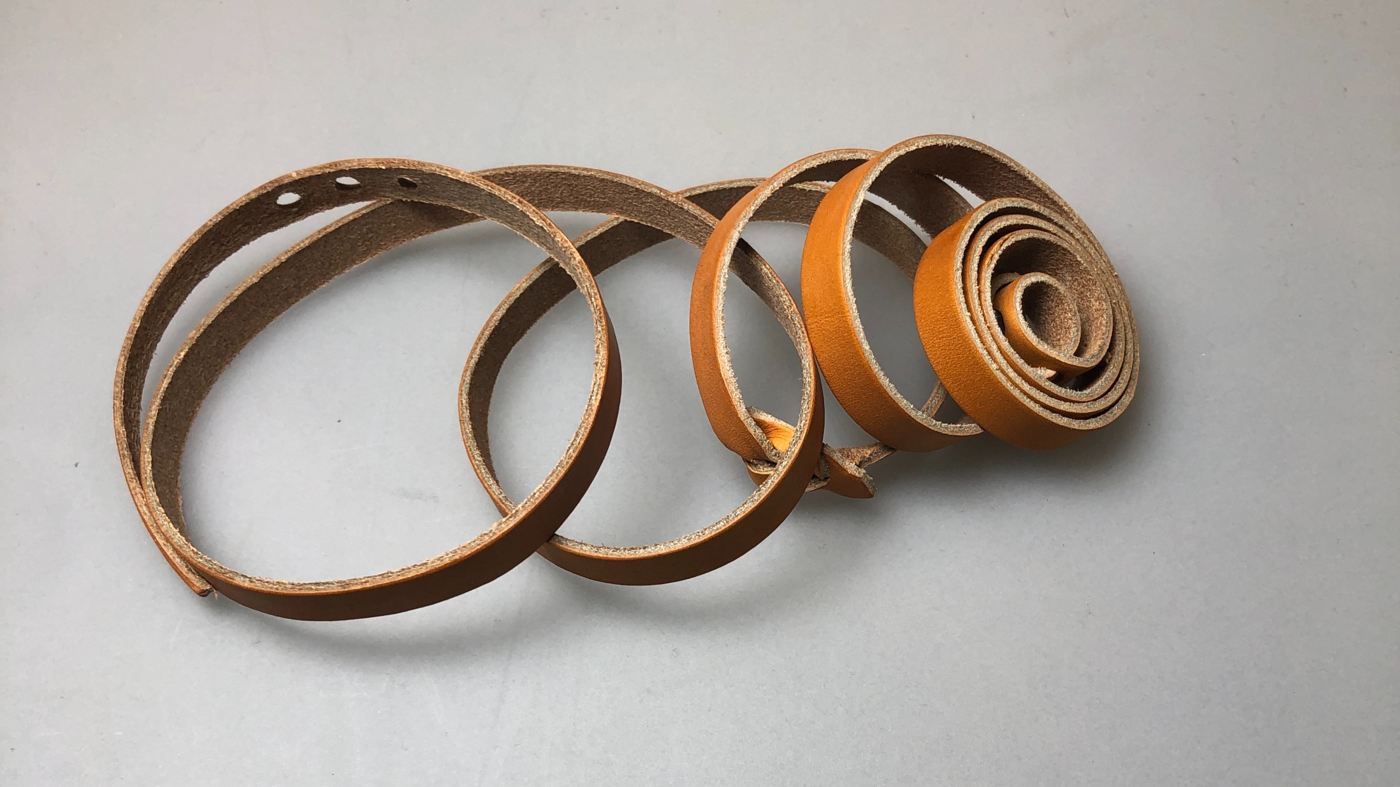 Elless Ledertragriemen braun